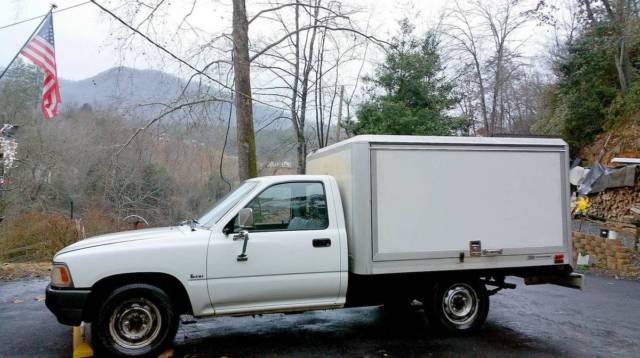 1991 Toyota 1 ton HiLux Pickup 2wd Aluminum OmniBox V6 1991 Toyota Tacoma