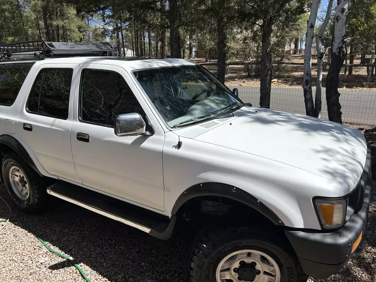 1991 Toyota 4Runner SUV White VN39 SR5 1991 Toyota 4Runner VN39 SR5