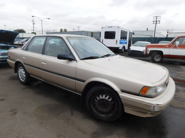 1991 Toyota Camry 4-Door Sedan NO RESERVE 1991 Toyota Camry 4dr Sedan DL