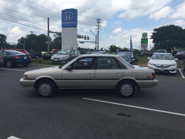 1991 Toyota Camry DLX - photo 2