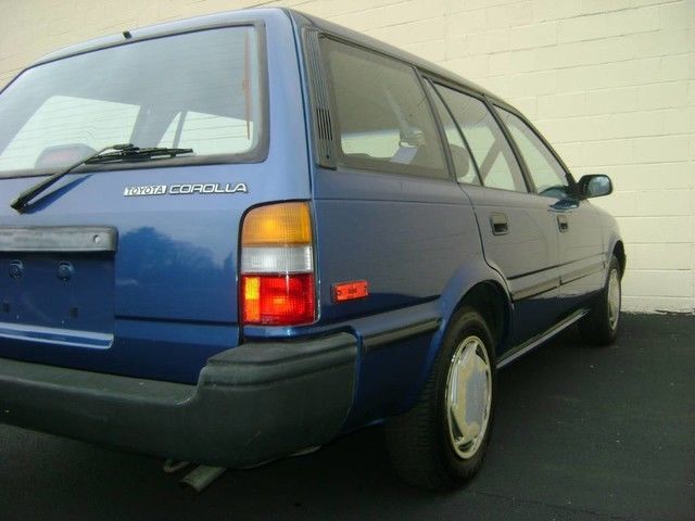 1991 Toyota Corolla DLX Wagon 5-Door - photo 5