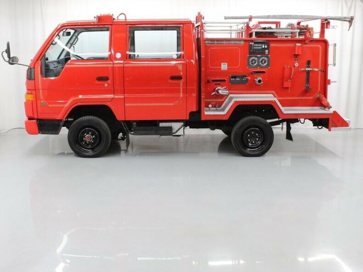 1991 Toyota HiAce Firetruck - photo 4