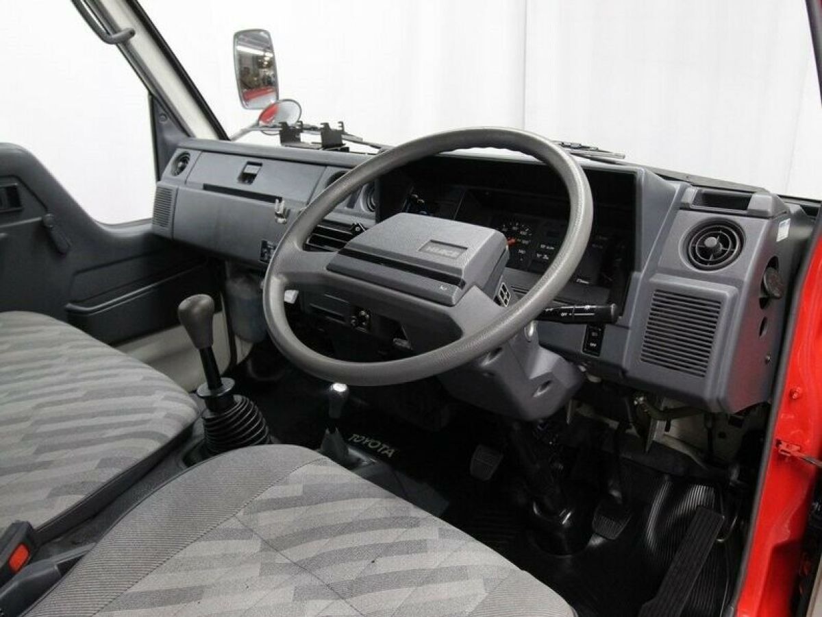 1991 Toyota HiAce Firetruck - photo 9