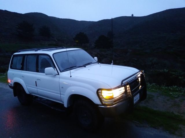 1991 Toyota Land Cruiser - 163k miles, all-terrain tires, metal bumper bar 1991 Toyota Land Cruiser