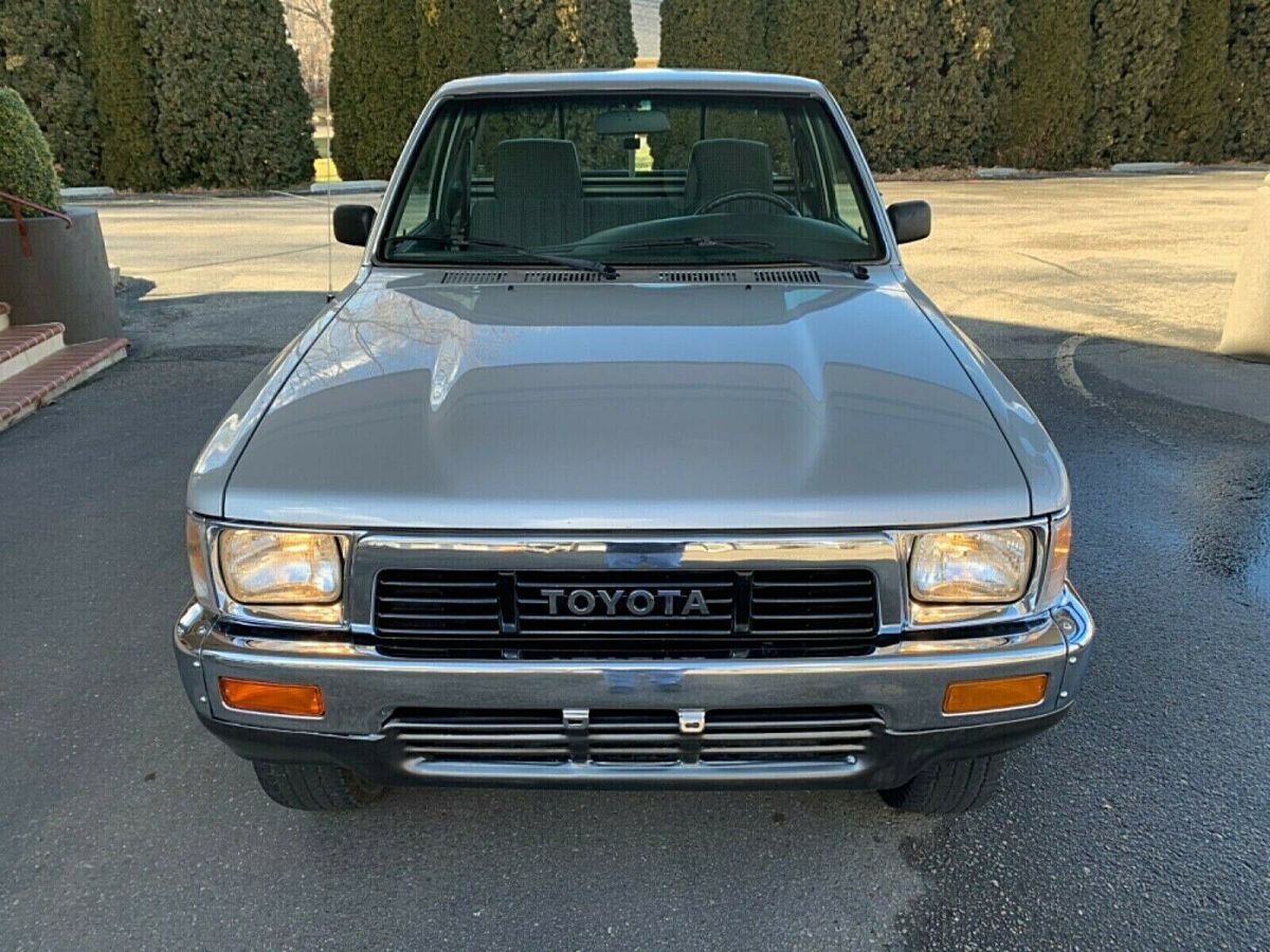 1991 Toyota Pickup DX - photo 12