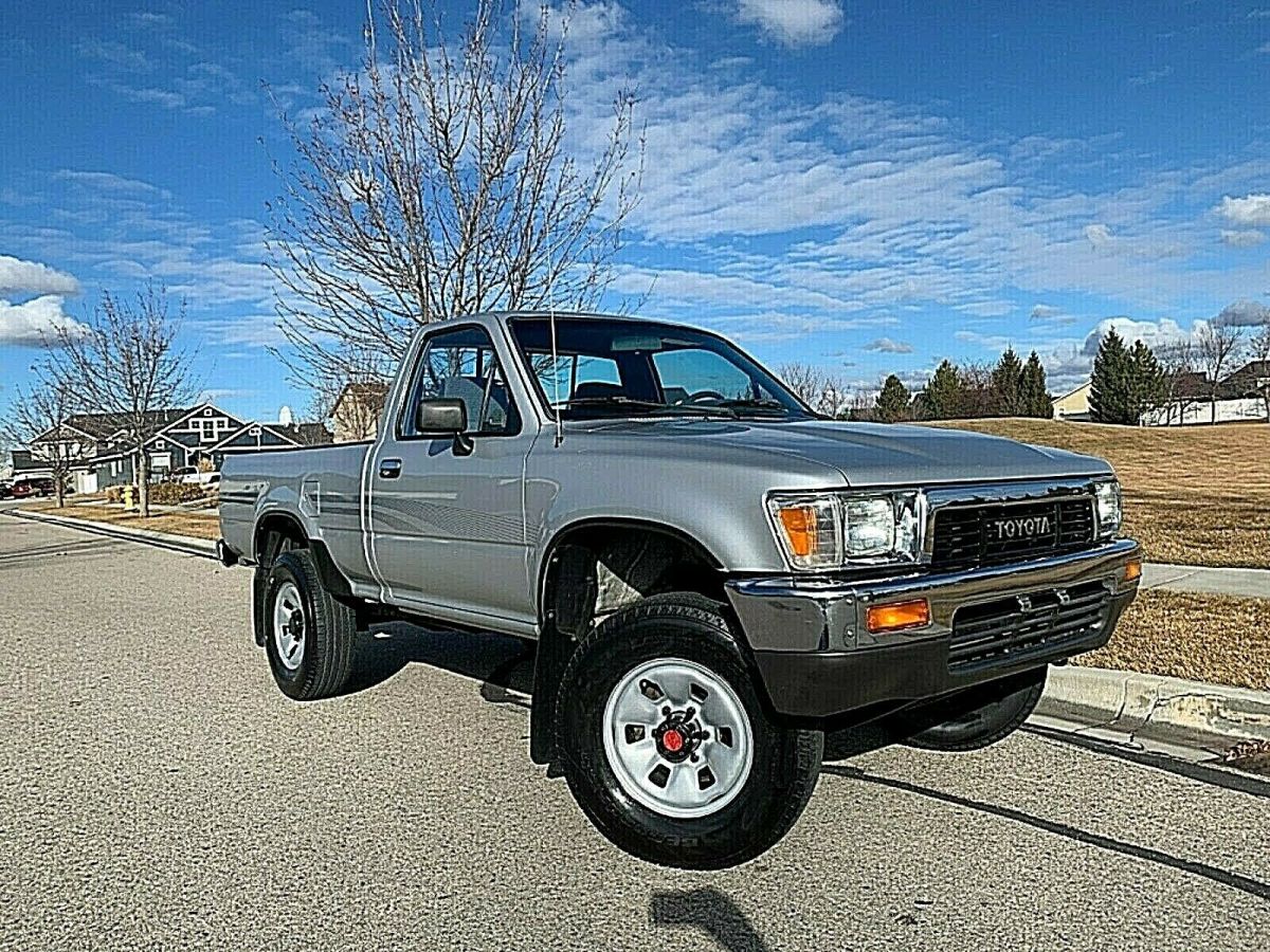 1991 Toyota Pickup DX - photo 3