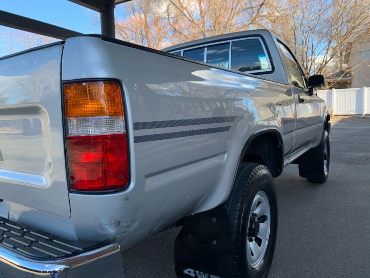 1991 Toyota Pickup DX - photo 5