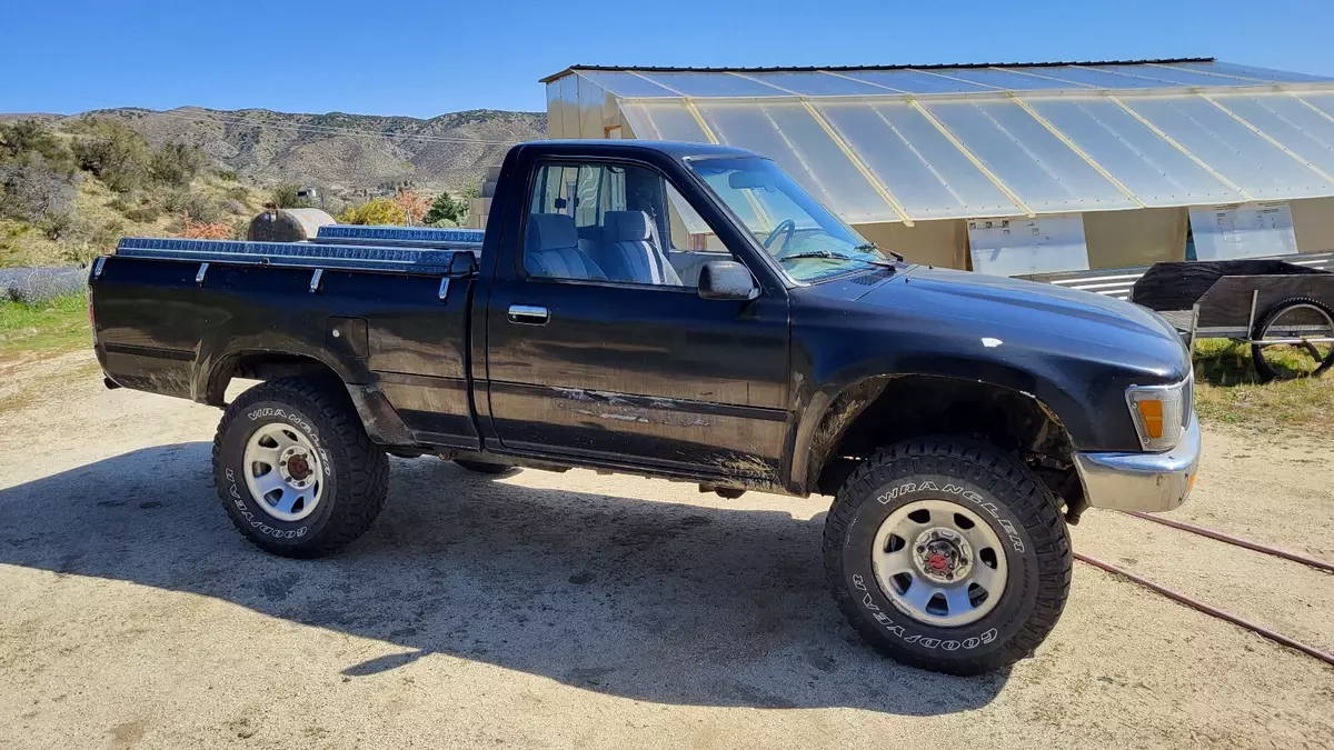 1991 Toyota Pickup - 4wd, 22RE, 5-speed manual, 2-Door 1991 Toyota Pickup
