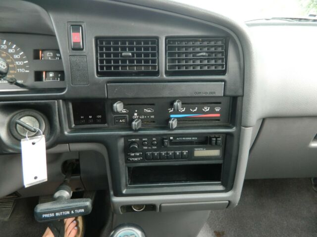1991 Toyota Pickup Deluxe - photo 13