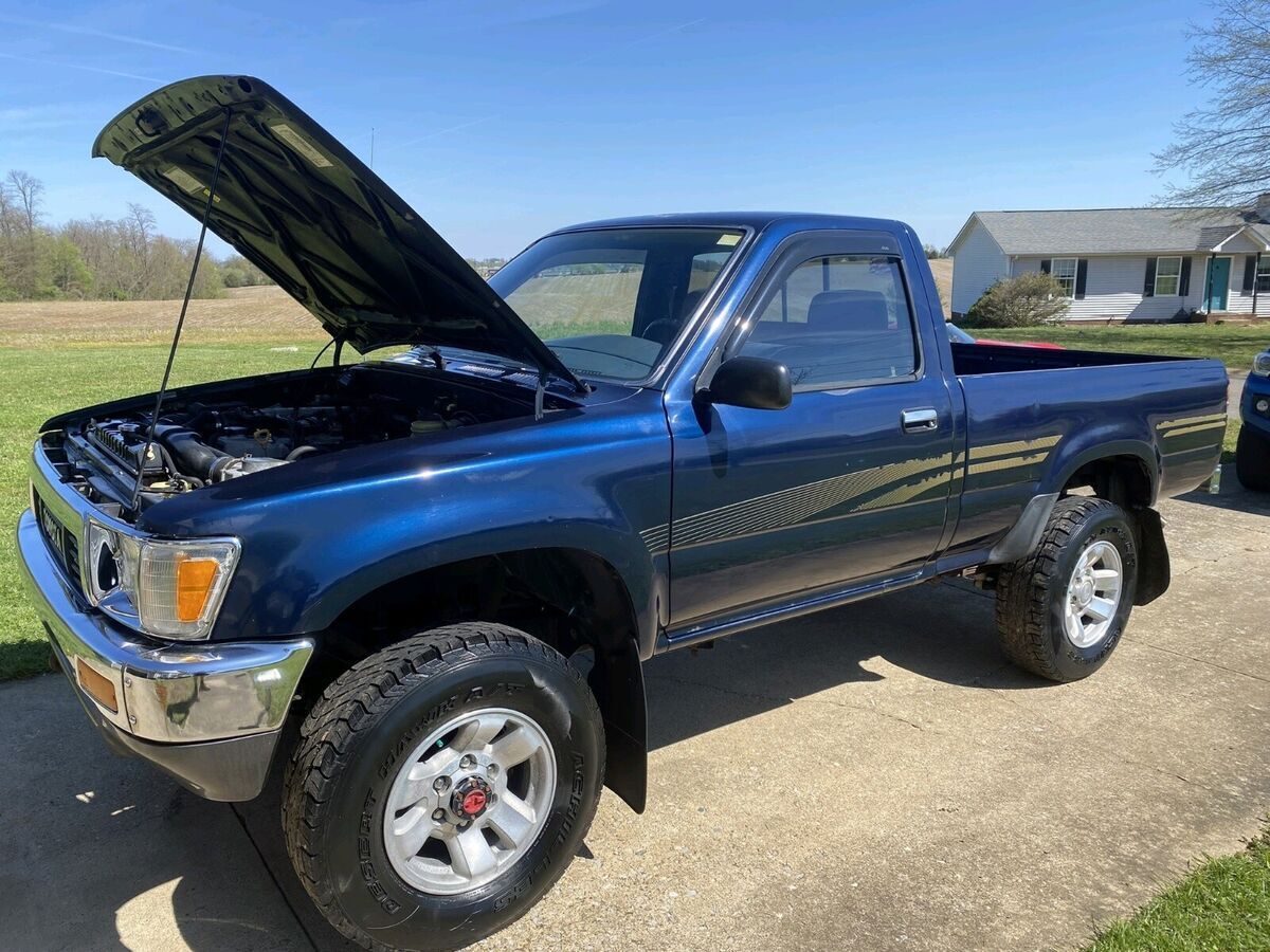 1991 Toyota Pickup 1/2 TON SHORT WHEELBASE DLX - photo 2