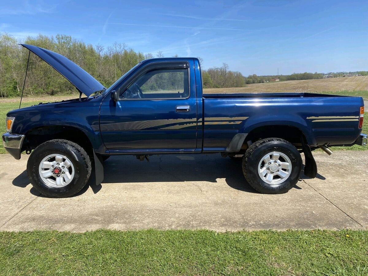 1991 Toyota Pickup 1/2 TON SHORT WHEELBASE DLX - photo 3