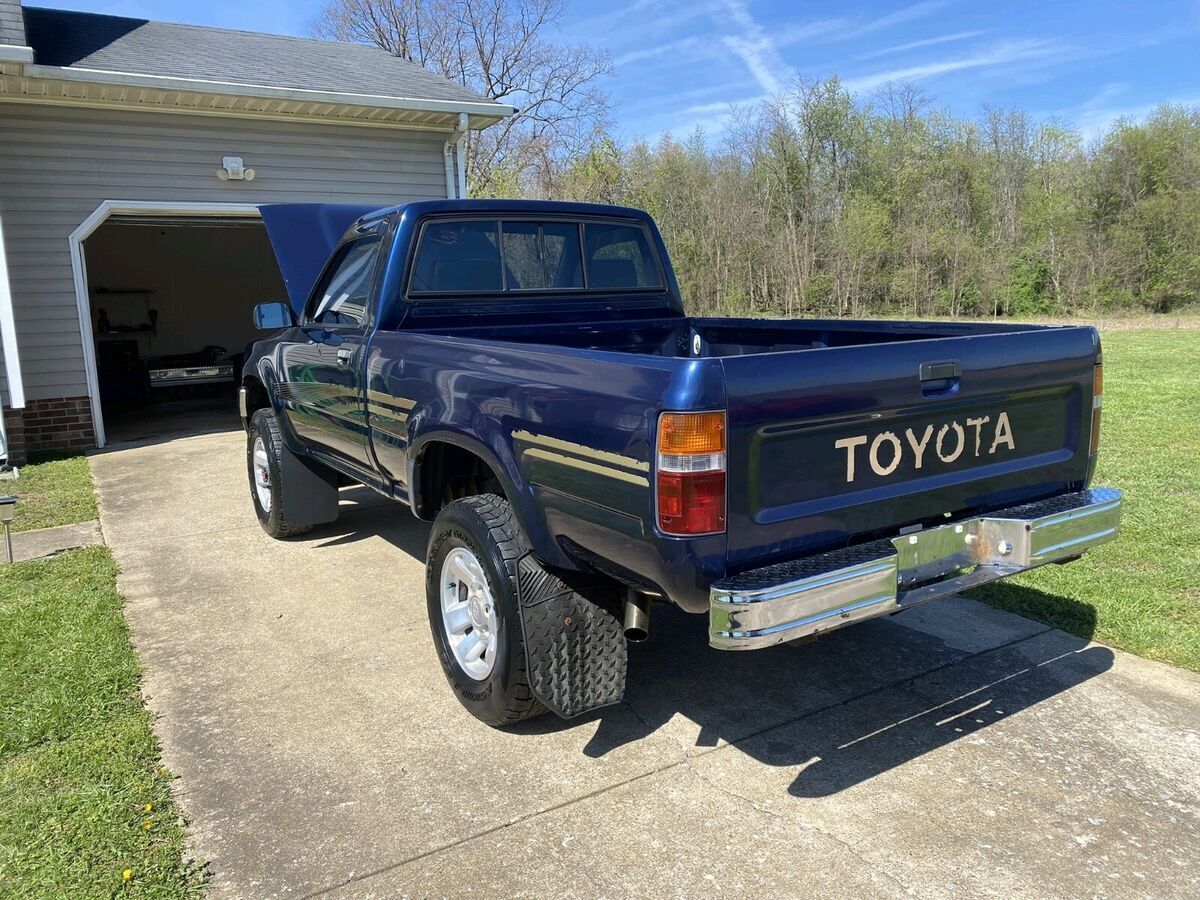 1991 Toyota Pickup 1/2 TON SHORT WHEELBASE DLX - photo 4