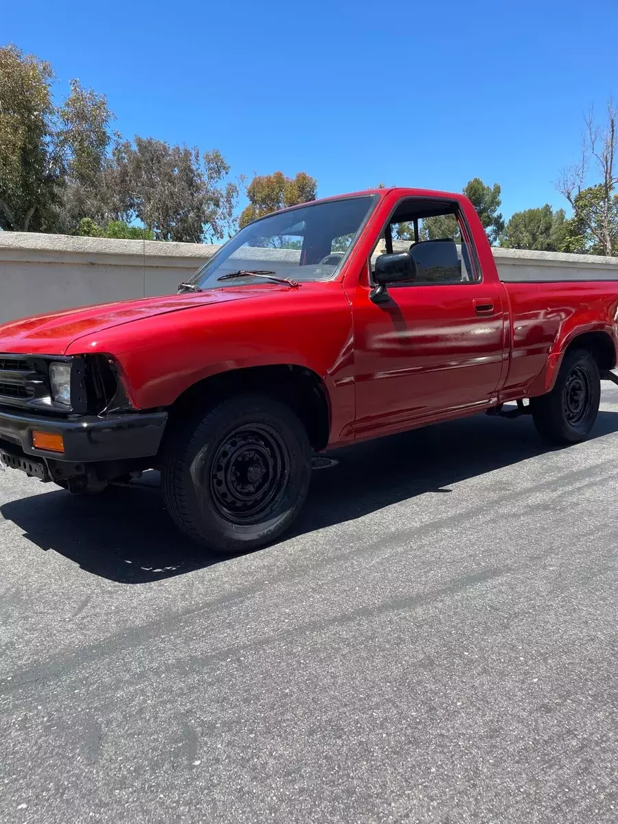 1991 Toyota Pickup Pickup Red 1/2 TON SHORT WHEELBASE 1991 Toyota Pickup 1/2 TON SHORT WHEELBASE