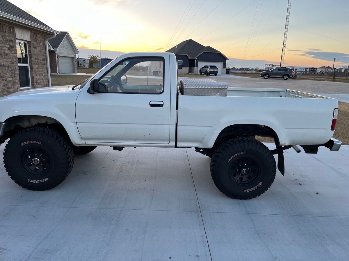 1991 Toyota Pickup 1/2 TON SHORT WHEELBASE DLX - photo 2