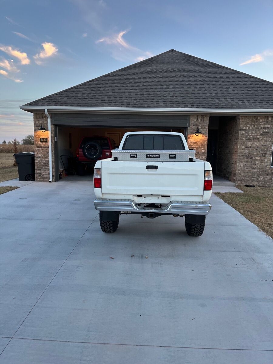 1991 Toyota Pickup 1/2 TON SHORT WHEELBASE DLX - photo 3