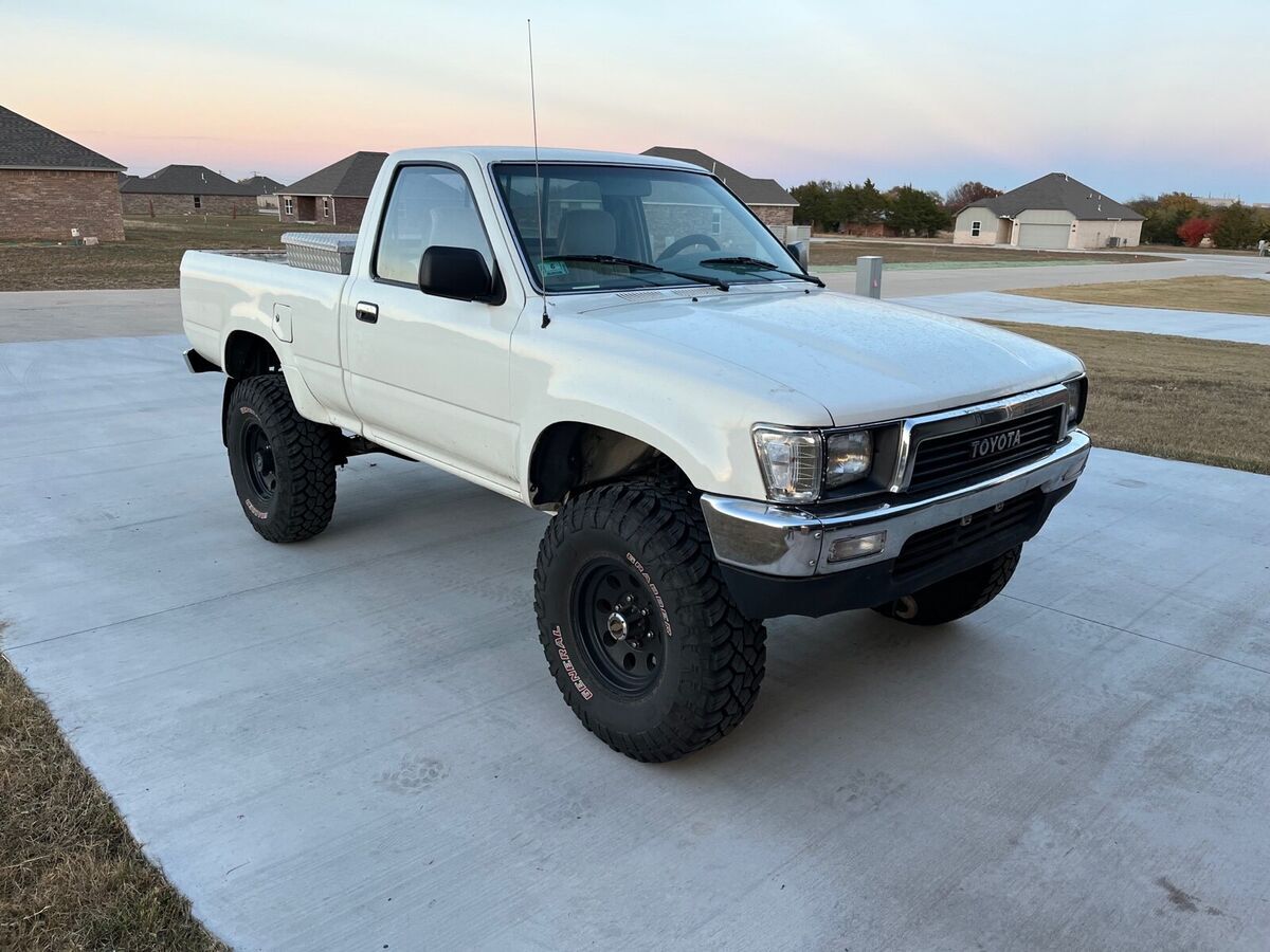 1991 Toyota Pickup 1/2 TON SHORT WHEELBASE DLX - photo 4