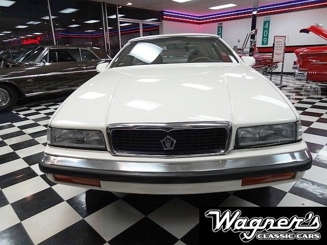 1991 Chrysler Town & Country - photo 2