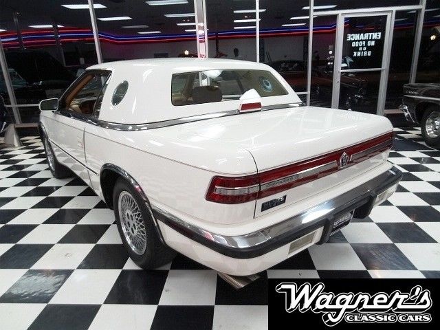 1991 Chrysler Town & Country - photo 4