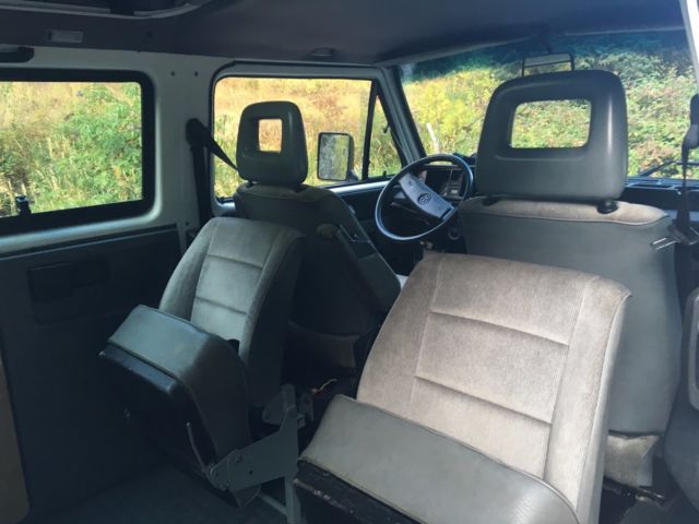 1991 Volkswagen Bus/Vanagon Wolfsberg Interior - photo 11