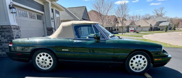 1991 Veloce, Green with Tan top. 5 Speed Transmission 1991 Alfa Romeo Spider
