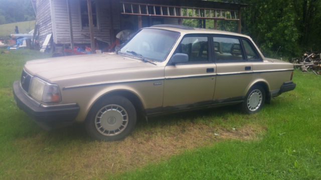 1991 Volvo 240 GL, 5 speed and Factory Sunroof 1991 Volvo 240