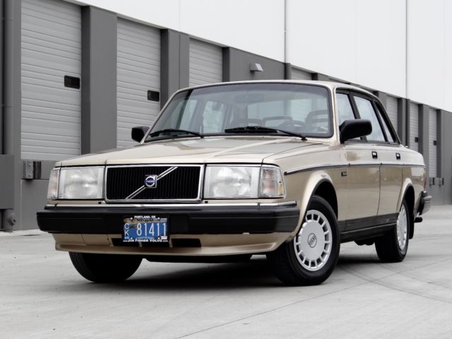 1991 VOLVO 240 SEDAN 4D (ONLY 134,000 LOW MILES) (RECORDS) 1991 Volvo 240