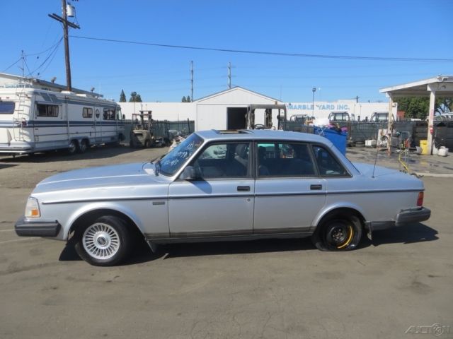 1991 Volvo 240 Base Sedan 4-Door - photo 2