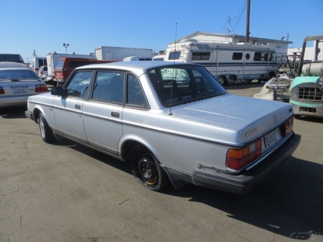 1991 Volvo 240 Base Sedan 4-Door - photo 4