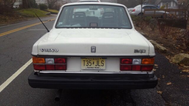 1991 Volvo 240 Sunroof - photo 2