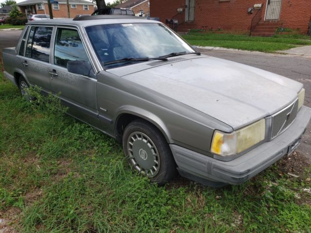 1991 Volvo 740 Sedan 4D - photo 4