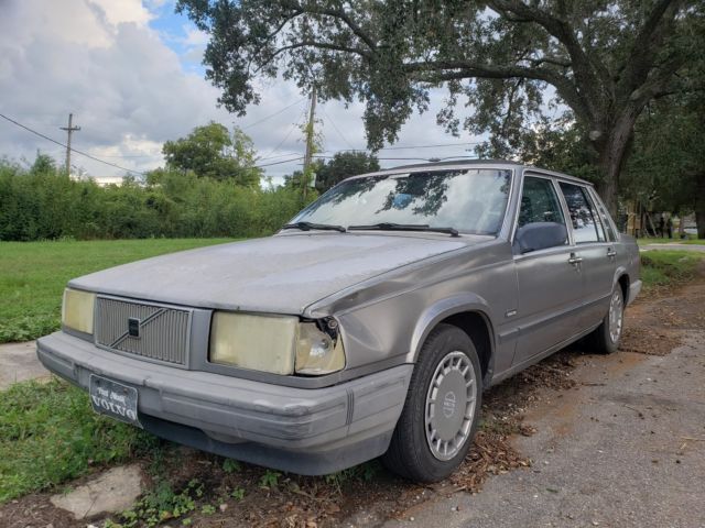 1991 Volvo 740 Sedan 4D - photo 6