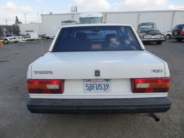 1991 Volvo 740 Base Sedan 4-Door - photo 4