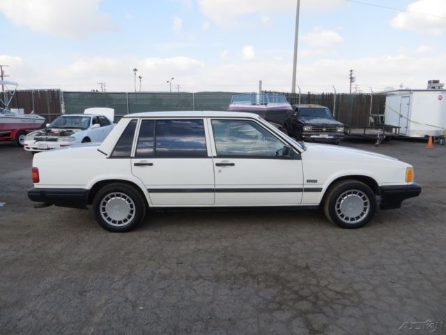 1991 Volvo 740 Base Sedan 4-Door - photo 6