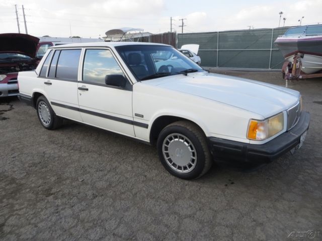 1991 Volvo 740 Base Sedan 4-Door - photo 7