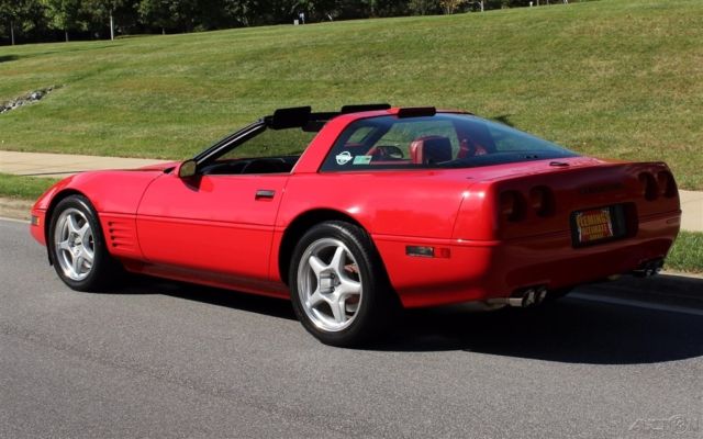 1991 Chevrolet Corvette Base Hatchback 2-Door - photo 3
