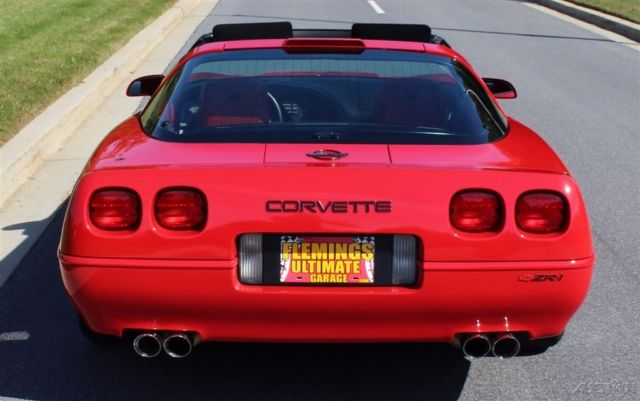 1991 Chevrolet Corvette Base Hatchback 2-Door - photo 4