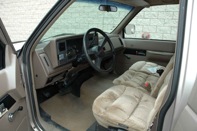 1992 Chevrolet Suburban - photo 9