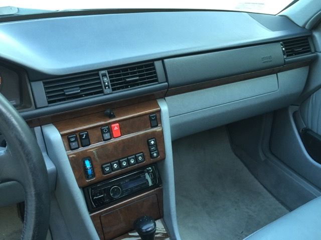 1992 Mercedes-Benz 400-Series - photo 11