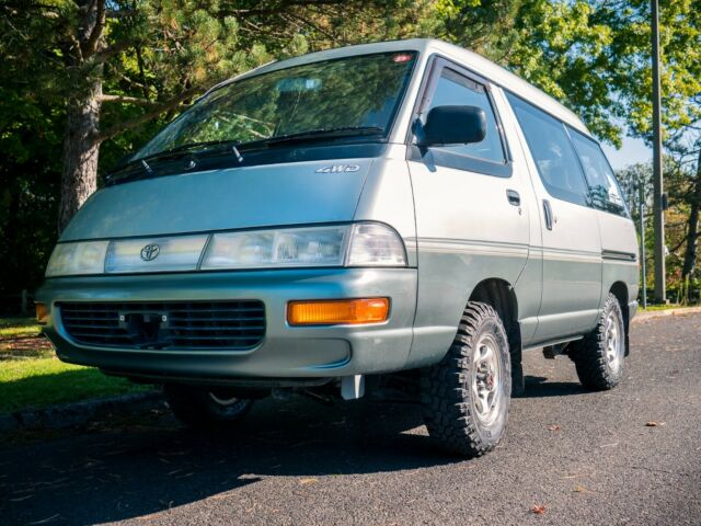 1992 4WD Toyota TownAce 70k Miles turbo-diesel skylights fridge JDM Import 1992 Toyota Townace Super Extra