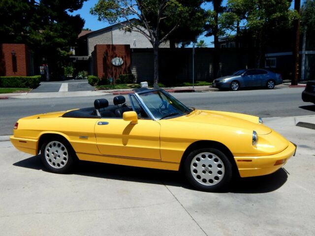 1992 Alfa Romeo Spider Veloce Convertible 2 owner California 5-Speed Sports Car 1992 Alfa Romeo Spider Veloce Convertible Sports Car