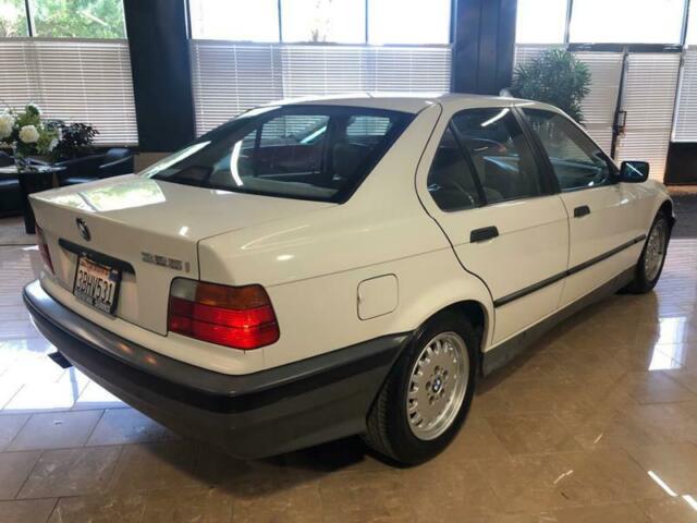 1992 BMW 3-Series 325i 4dr Sedan - photo 3