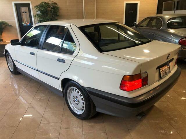 1992 BMW 3-Series 325i 4dr Sedan - photo 4