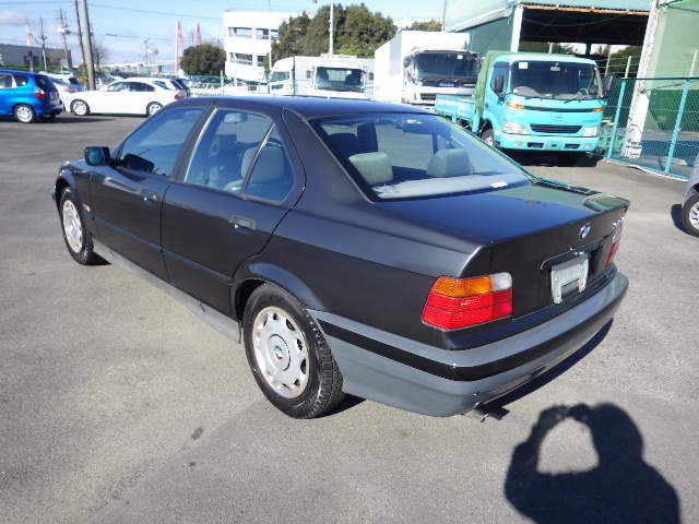1992 BMW 3-Series Base Sedan 4-Door - photo 6