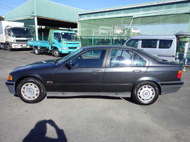 1992 BMW 3-Series Base Sedan 4-Door - photo 7