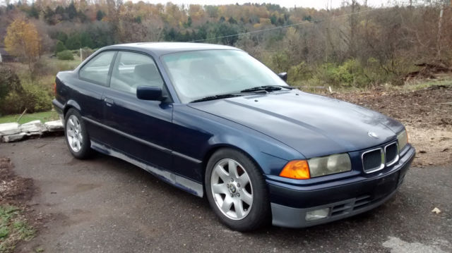1992 BMW 318is E36 Blue Coupe 2-Door Manual 5-Speed 4Cylinder 1992 BMW 3-Series 318is Coupe