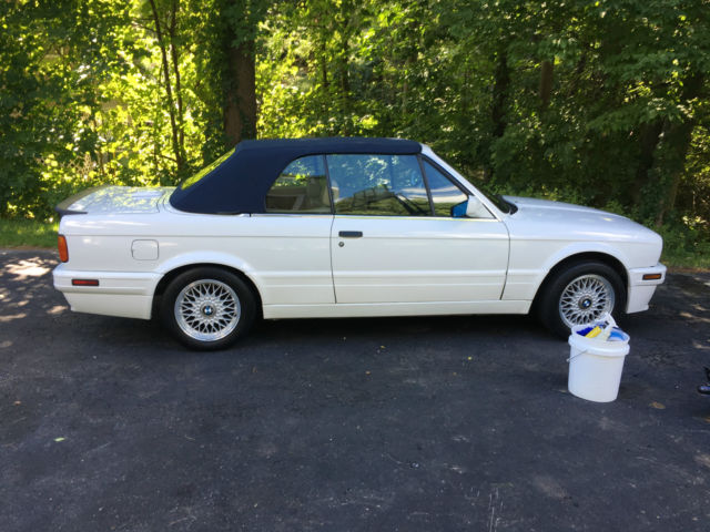 1992 BMW 325i Convertible 2-Door 2.5L M-Technic MTECH cabriolet E30 1992 BMW 3-Series Base Convertible 2-Door