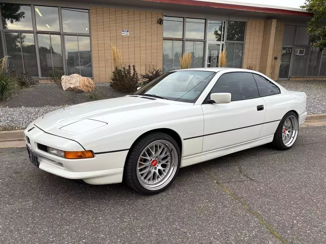 1992 BMW 8 Series 850i very clean V12 BMW 850i 86,693 Miles White 5.0L V12 296h 1992 BMW 8-Series 850i very clean V12 BMW 850i