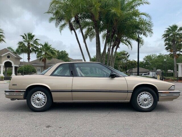 1992 Buick Regal Custom Coupe 2-Door - photo 10