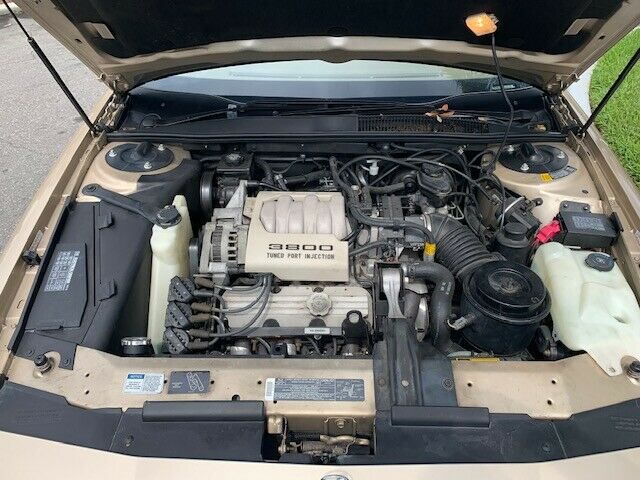 1992 Buick Regal Custom Coupe 2-Door - photo 13