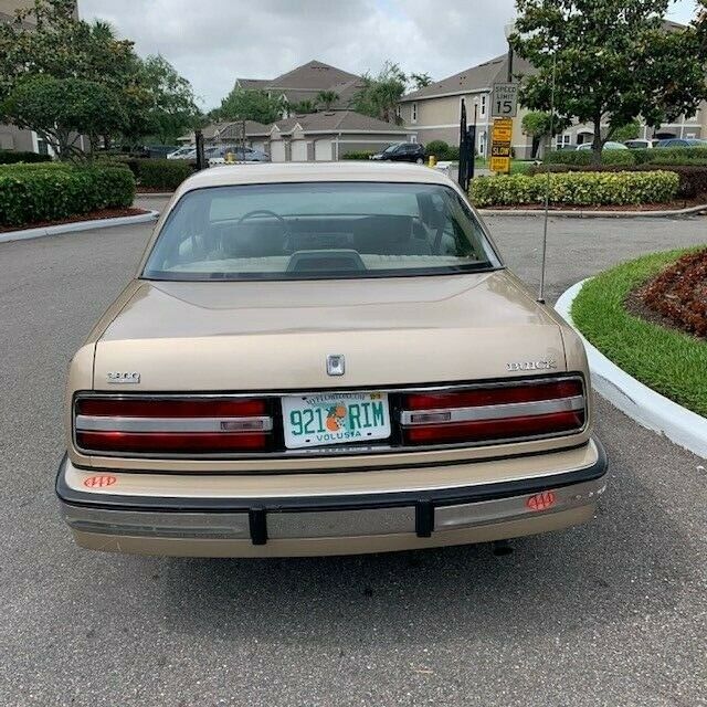 1992 Buick Regal Custom Coupe 2-Door - photo 2